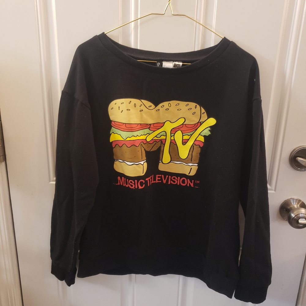 Super cute MTV burger sweatshirt